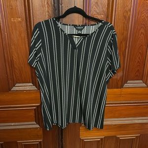 NWOT Liz Claiborne short sleeve slinky top